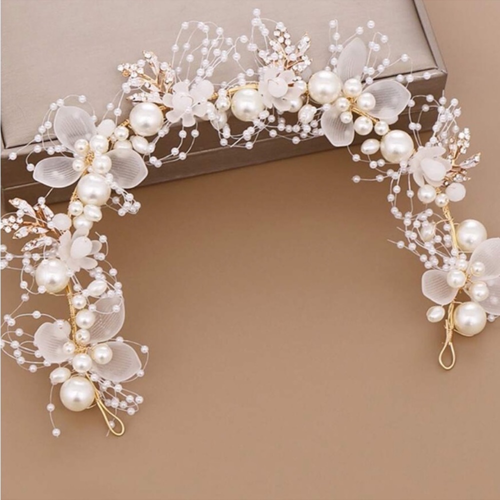 Bridal hair accessory